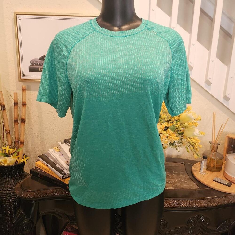 Lululemon Metal Vent Tech Short-Sleeve Shirt size M